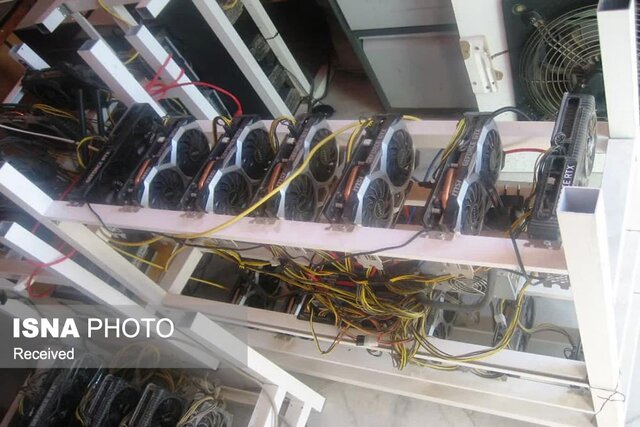 ضبط ۸ دستگاه غیرمجاز استخراج رمز ارز از یک منزل مسکونی در قم