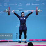 ریحانه کریمی دو مدال برنز وزنه برداری بانوان را به مردم ایران و مادرش تقدیم کرد