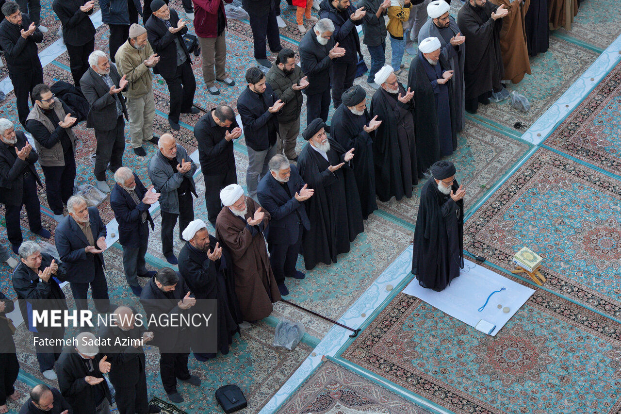نماز باران در مسجد جمکران