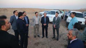 بازدیداستاندار قم از محل احداث نیروگاه خورشیدی در جاده قم به گرمسار