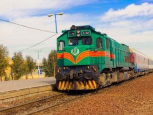 بررسی زمان حرکت و قیمت بلیط قطار در مسیرهای منتهی به قم