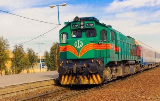 بررسی زمان حرکت و قیمت بلیط قطار در مسیرهای منتهی به قم