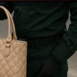 اوج امانت‌داری در قم؛ مامور وظیفه‌شناس قمی کیف حاوی گنجینه طلا را به صاحب اصلی‌اش بازگرداند