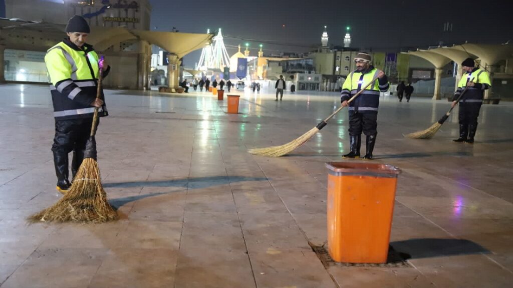 تجهیز پاکبانان قمی به لباس‌های روشن و چراغ‌های LED چشمک‌زن