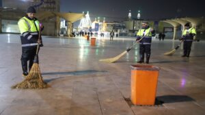 تجهیز پاکبانان قمی به لباس‌های روشن و چراغ‌های LED چشمک‌زن