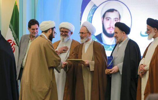 مهدی یاوران سال در همایش دکترین مهدویت تجلیل شدند