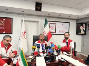 اهدای خون مدیران هلال‌احمر در سازمان انتقال خون