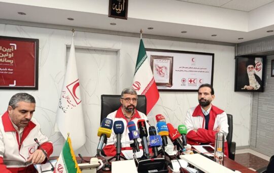 اهدای خون مدیران هلال‌احمر در سازمان انتقال خون