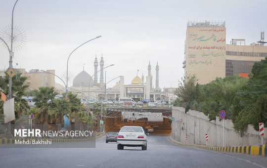 کاهش دما در قم ادامه دارد؛ وزش باد و گردوخاک در راه است